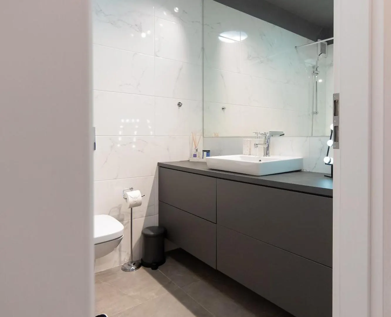 부쿠레슈티 Executive Duplex With Balcony, Skyline Views & Free Parking 아파트 루마니아