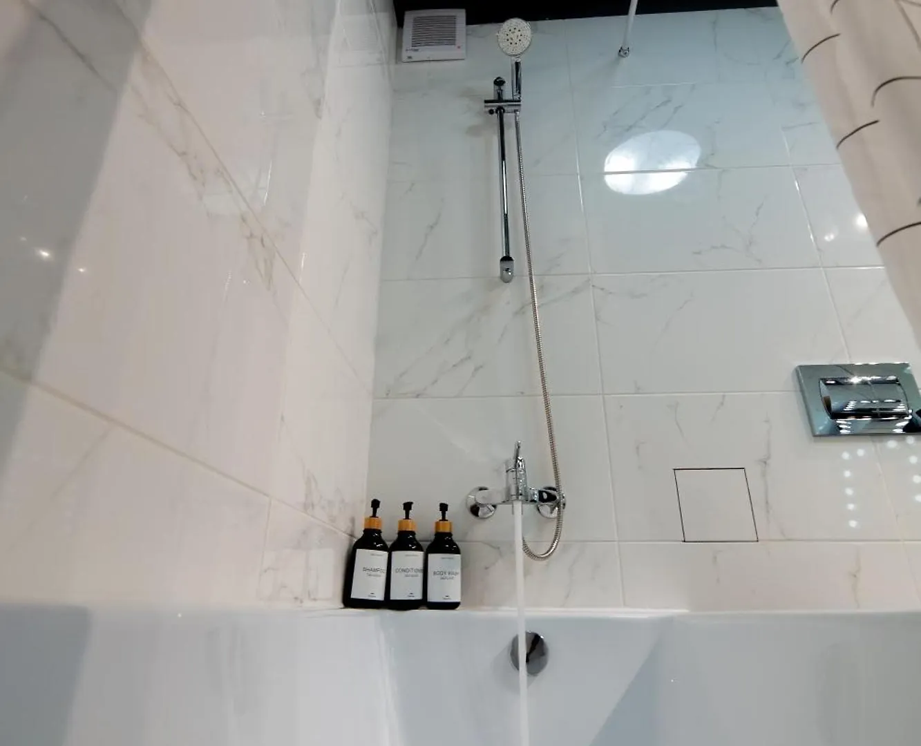 アパート ブカレストExecutive Duplex With Balcony, Skyline Views & Free Parkingアパートメント