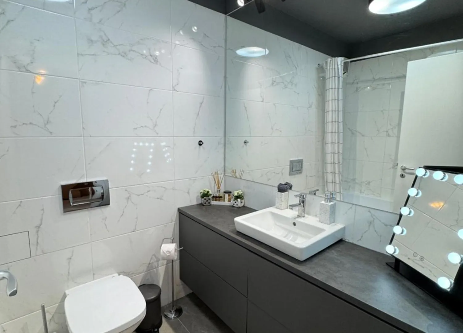 Executive Duplex With Balcony, Skyline Views & Free Parking Lejlighed Bukarest